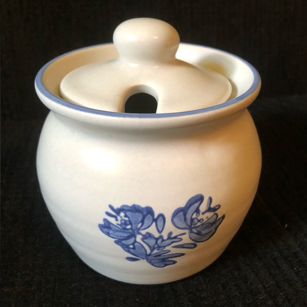 11033 Pfaltzgraff USA Yorktowne Honey Pot Jam or Jelly Jar W Lid